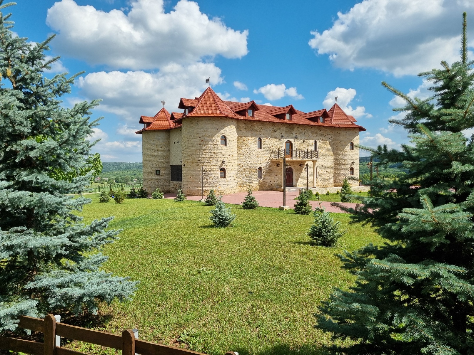 Unghern Castle Gallery 1